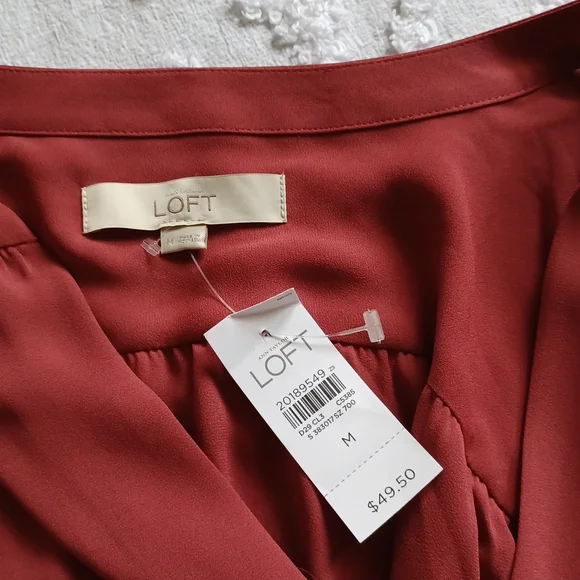 Sold on m e r c a r i Loft | blouse vneck - Picture 3 of 6